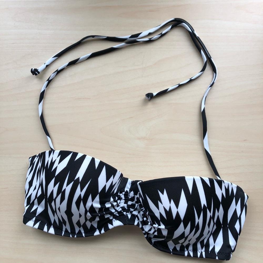 Victoria’s Secret black and white bandeau swim top